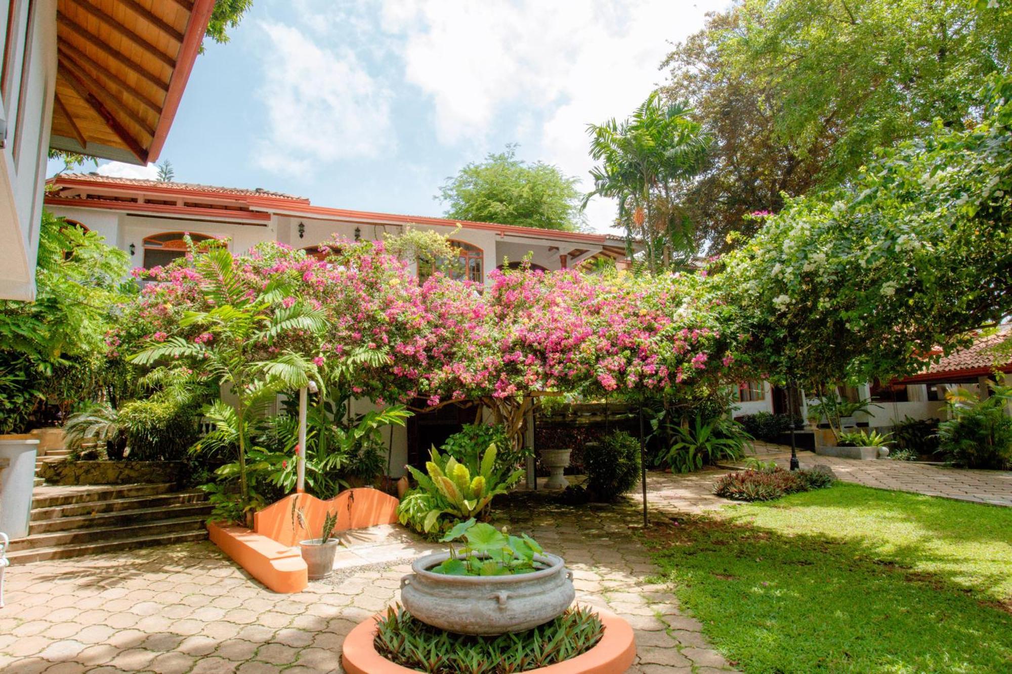Ayubowan Swiss Lanka Bungalow Resort Бентота Екстер'єр фото