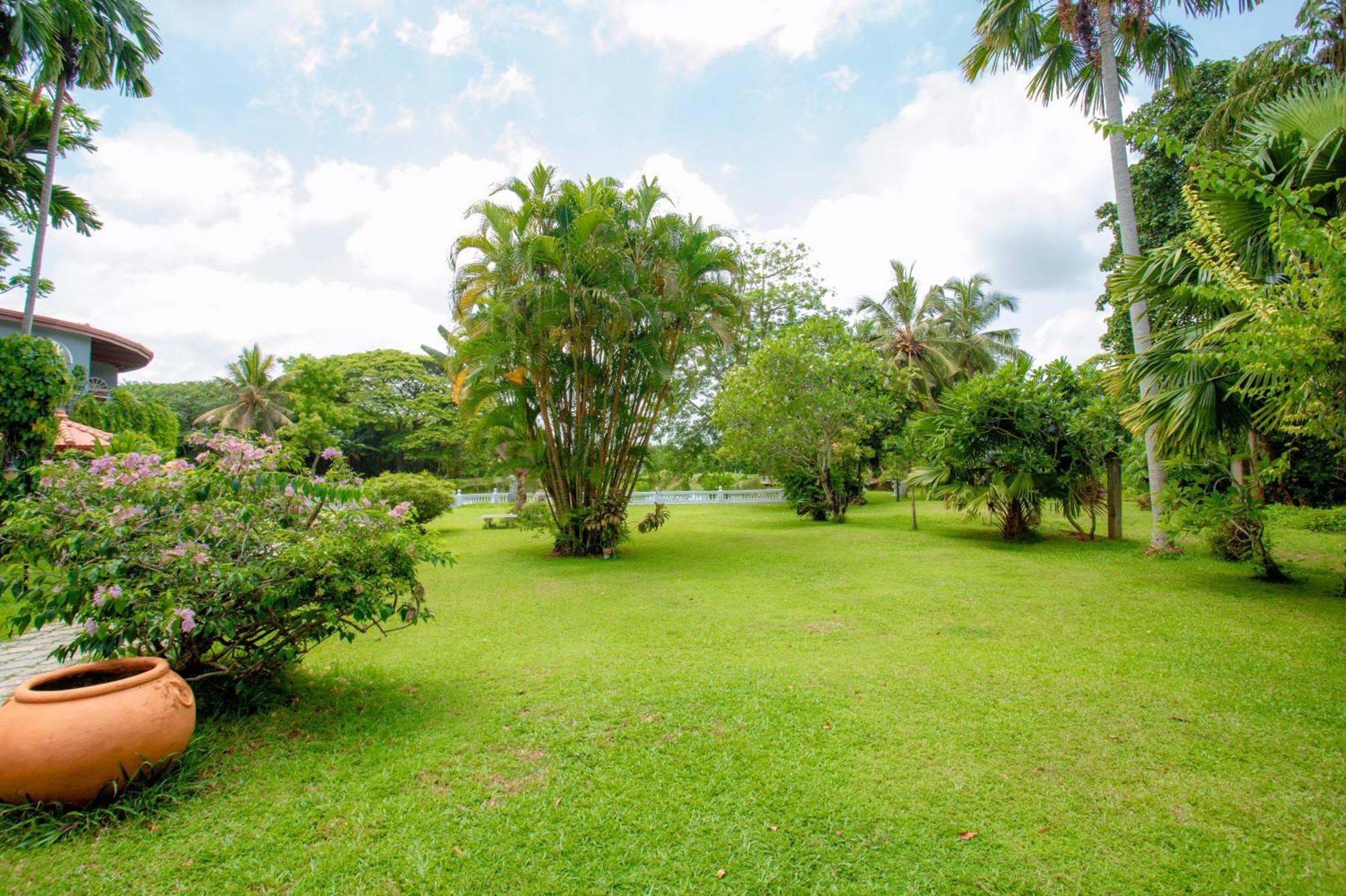 Ayubowan Swiss Lanka Bungalow Resort Бентота Екстер'єр фото