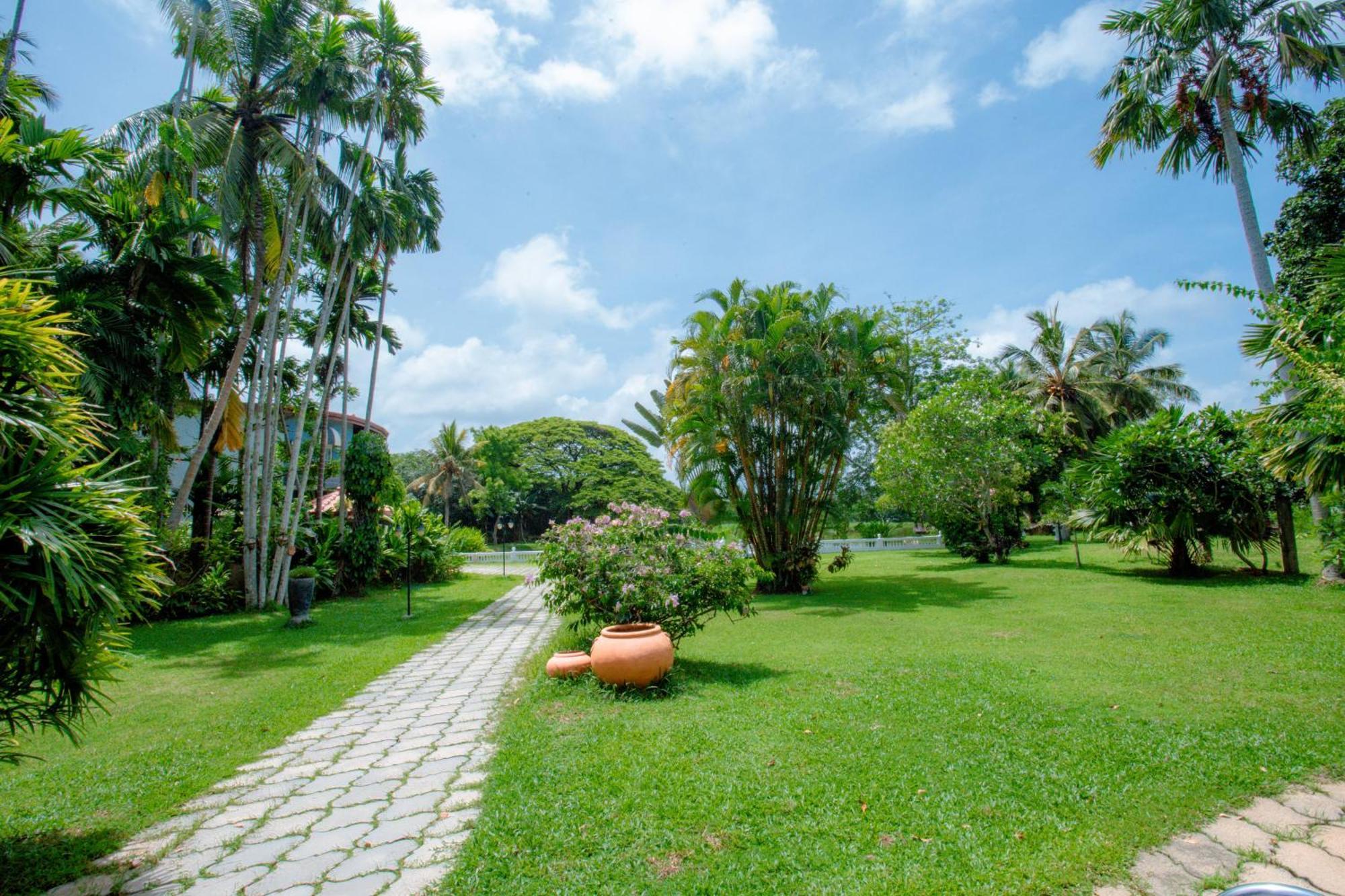 Ayubowan Swiss Lanka Bungalow Resort Бентота Екстер'єр фото